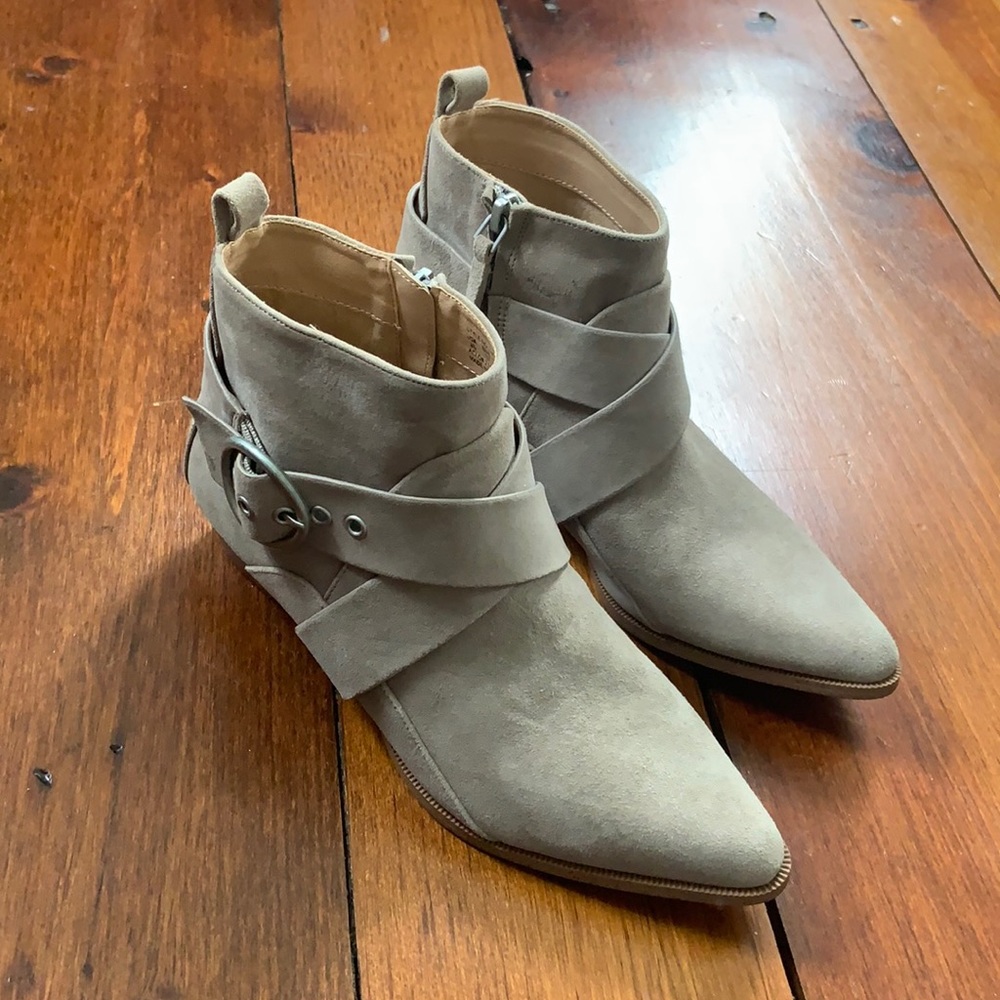 Beige/gray size 6.5 booties